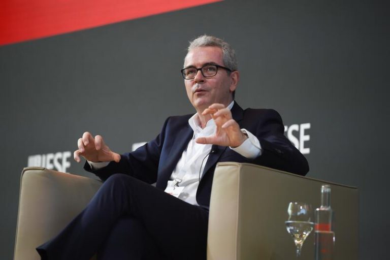 Sabadell cree que el relevo de Isla puede tener 