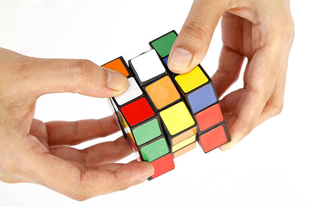 Cómo hacer un cubo de Rubik 3 Ten en cuenta el intercambio de aristas de la última capa del cubo Rubik