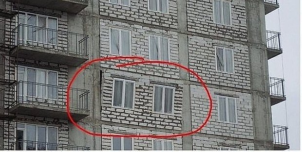 Albañiles a los que les dieron el título en una tómbola