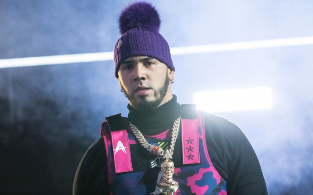 Anuel AA con Myke Towers y Jhay Cortez en 'Súbelo'