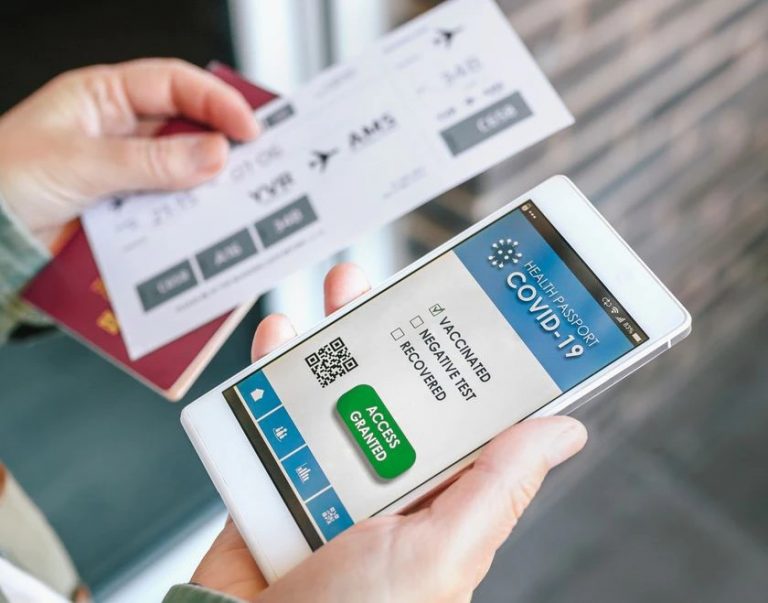 Bruselas pide que el certificado Covid caduque a los 9 meses si no incluye dosis de refuerzo