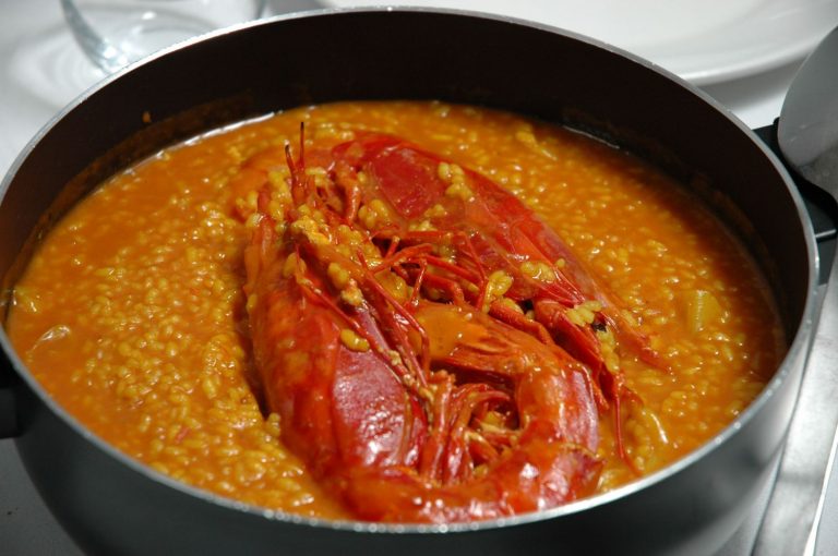 El arroz con carabineros de Chicote que puedes hacer en casa