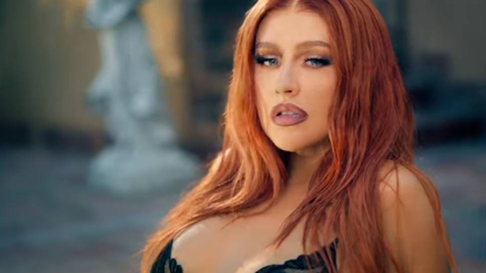 Christina-Aguilera-Somos-Nada-3
