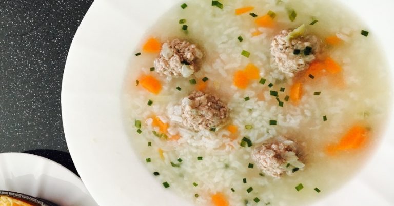 Cómo hacer un arroz blanco caldoso