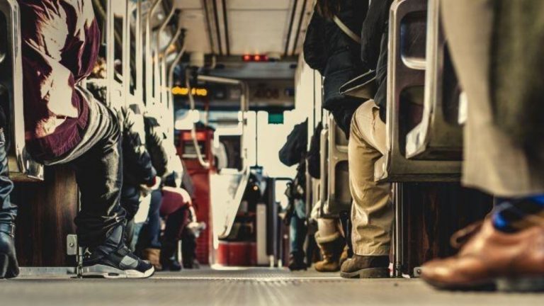 Cuál es el asiento más seguro en un autobús