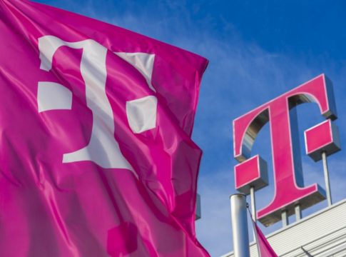 Deutsche Telekom gana 889 millones en el tercer trimestre y eleva el dividendo de 2021