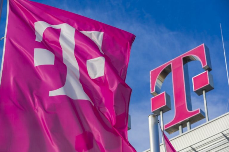 Deutsche Telekom gana 889 millones en el tercer trimestre y eleva el dividendo de 2021