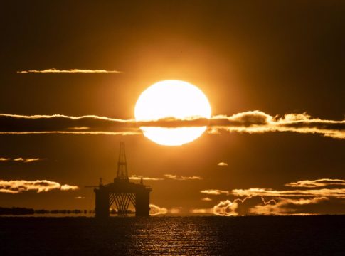 EEUU liberará parte de sus reservas de petróleo en coordinación con otros países