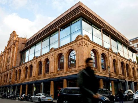 El 'Financial Times' cifra en 100 millones de esterlinas las pérdidas del Vaticano tras la venta del edificio de Londres