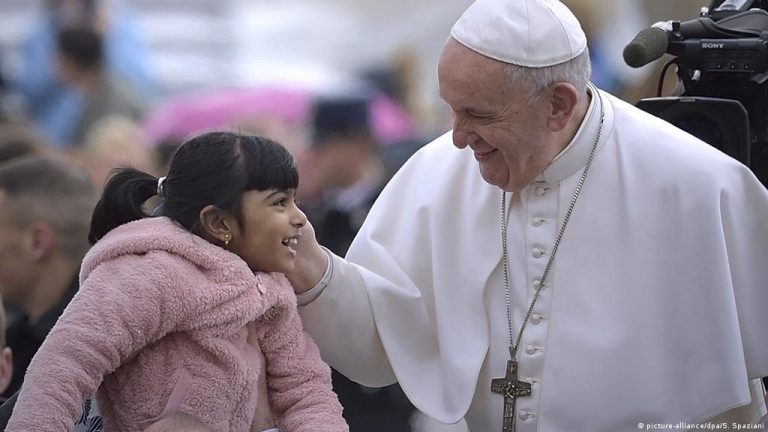 El Papa avisa del aumento de menores que abandonan la escuela y caen en la explotación laboral infantil