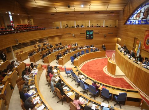 El Parlamento gallego insta a ampliar los programas de fomento de inserción laboral para víctimas de violencia de género
