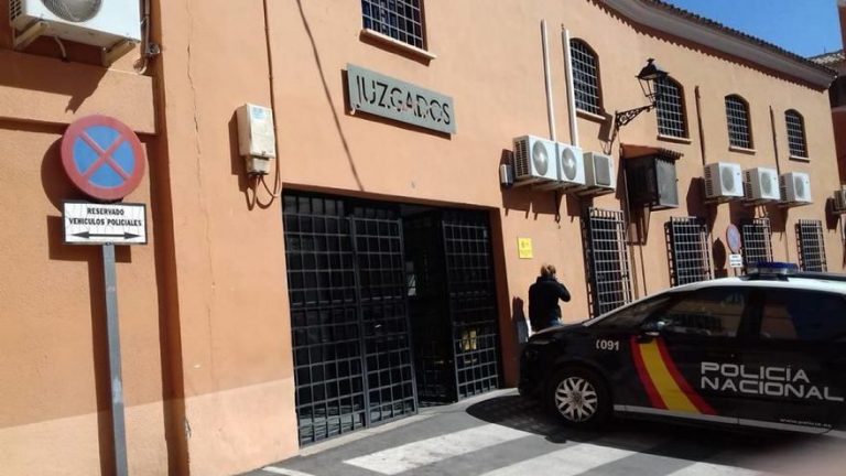 El juez ratifica la medida de prisión provisional para el septuagenario detenido por acuchillar a su hija