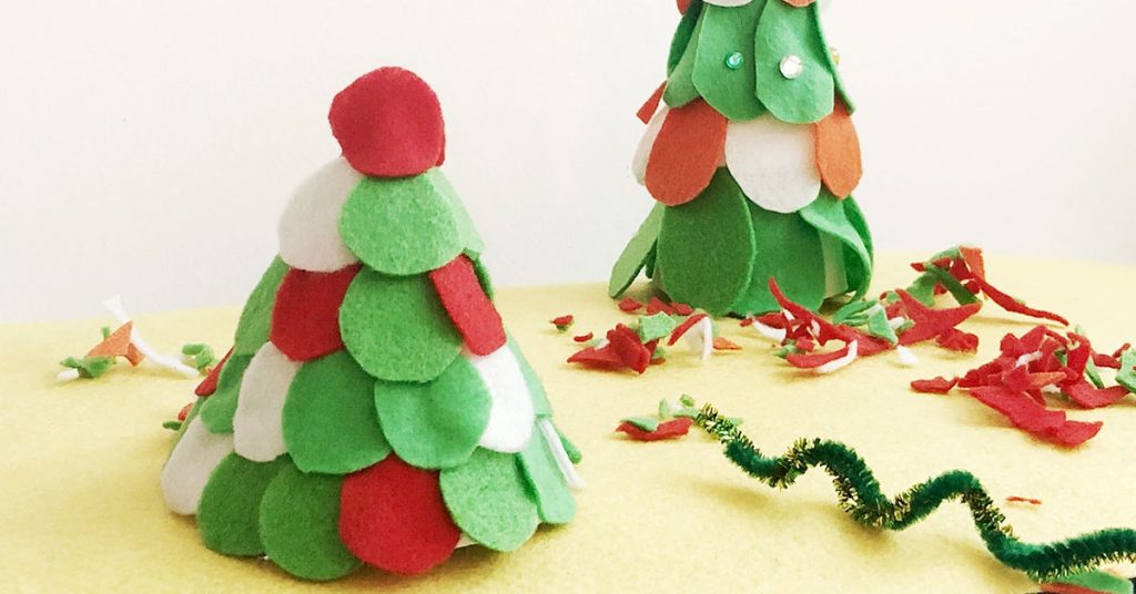 Haz arbolitos de Navidad utilizando fieltro