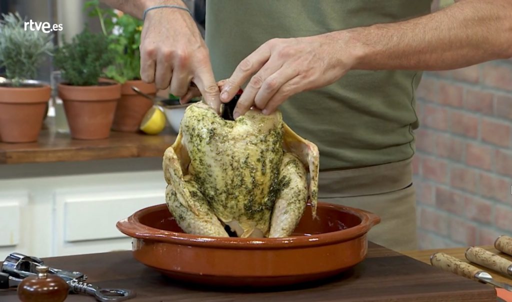 El pollo a la cerveza de los Hermanos Torres para sorprender sin tener ni idea