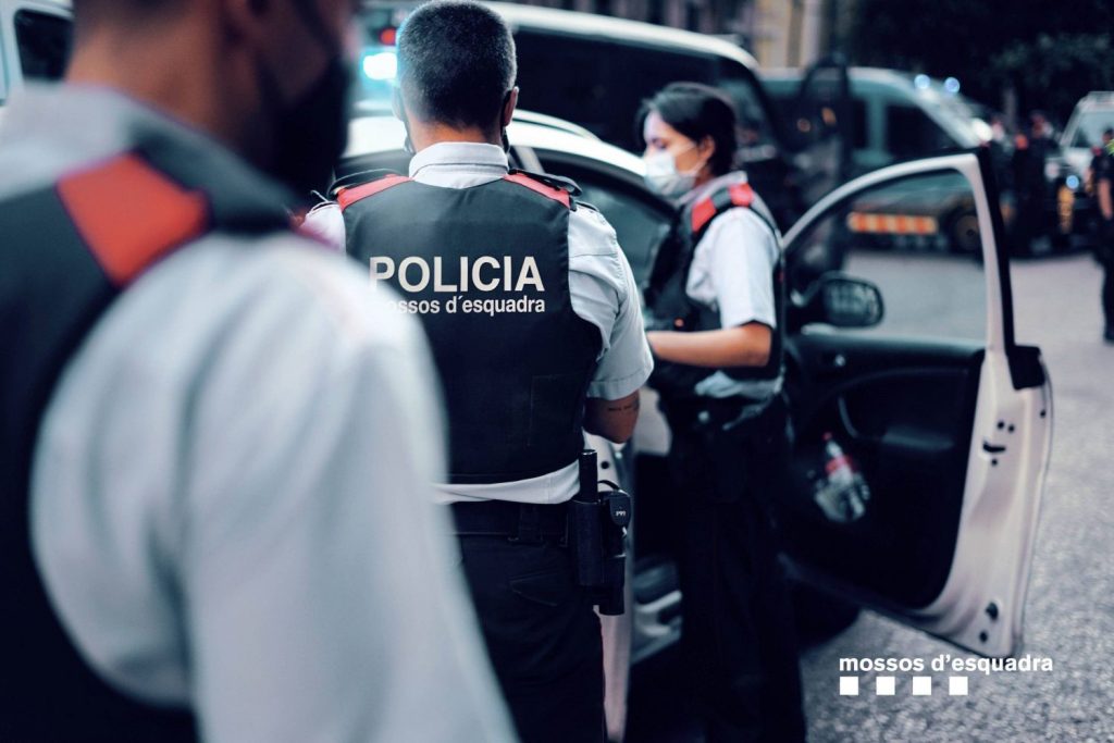 Investigan a dos mossos y dos policias por seguir a un traficante sin saberlo la jueza