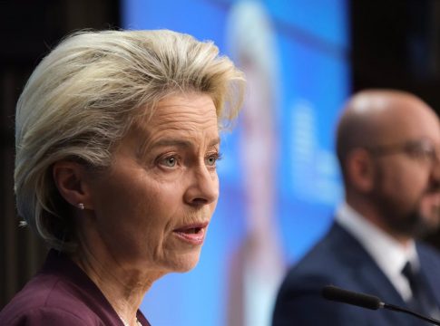 La UE estudia prohibir los vuelos con la región del sur de África por una nueva variante de Covid-19 La UE estudia prohibir los vuelos con la región del sur de África por una nueva variante de Covid-19