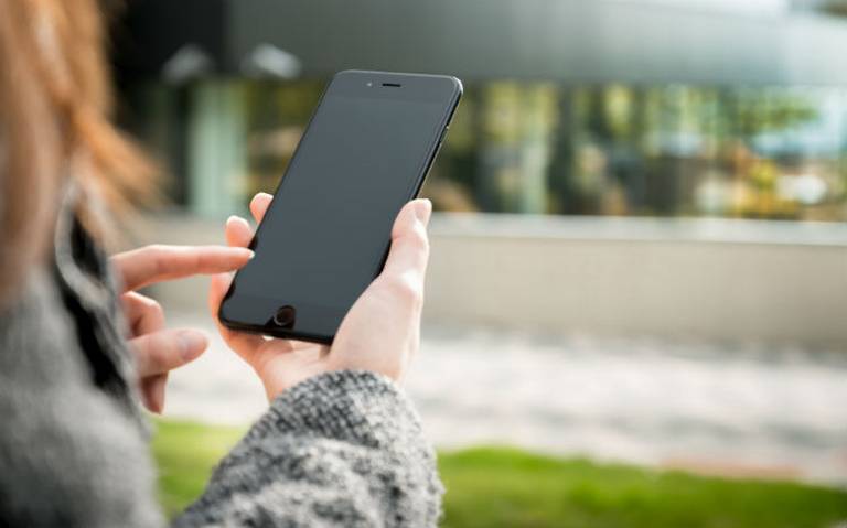 La aplicación que acompaña a las mujeres solas y avisa si pasa algo