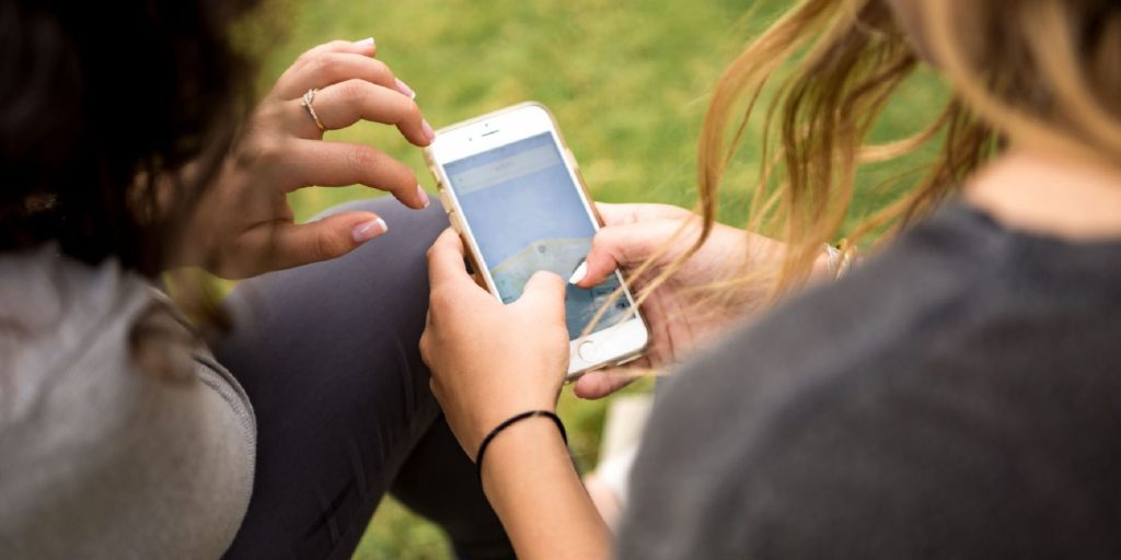 La aplicación que acompaña a las mujeres solas y avisa si pasa algo