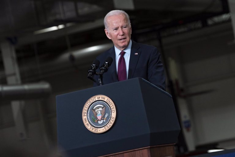 Biden retrasa su viaje a Australia para continuar la negociación del techo de gasto en Washington