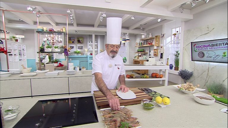 El truco infalible de Arguiñano para pelar los langostinos en Navidad