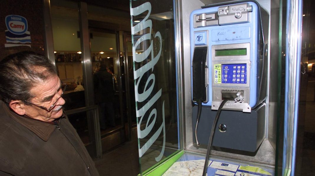 No creerás dónde existen aún cabinas telefónicas