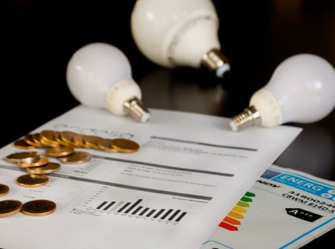 OCU. Más de un millón de hogares no disfrutan del bono social eléctrico teniendo derecho a él