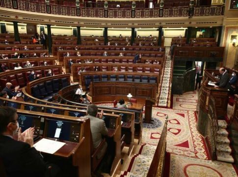 PSOE y UP pactan dejar sin efecto la Ley de Amnistía de 1977 al declarar no prescriptibles genocidio y tortura