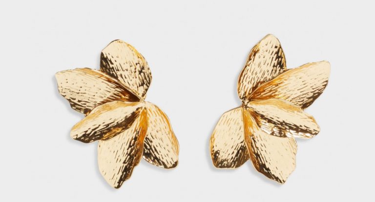 Los pendientes de flor de Parfois para iluminar tu rostro por 12,99 euros