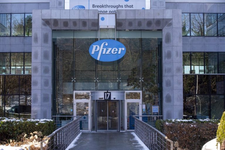 Pfizer permitirá versiones genéricas de su antiviral contra la COVID-19 en 95 países