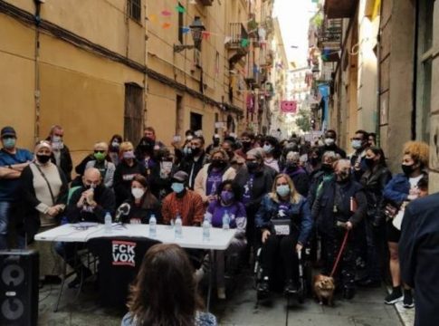Piden multar con 7.200 euros a 7 acusados por una protesta contra Vox en el Raval de Barcelona