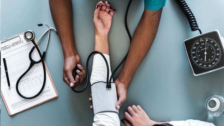Por qué tu presión arterial es distinta en cada brazo