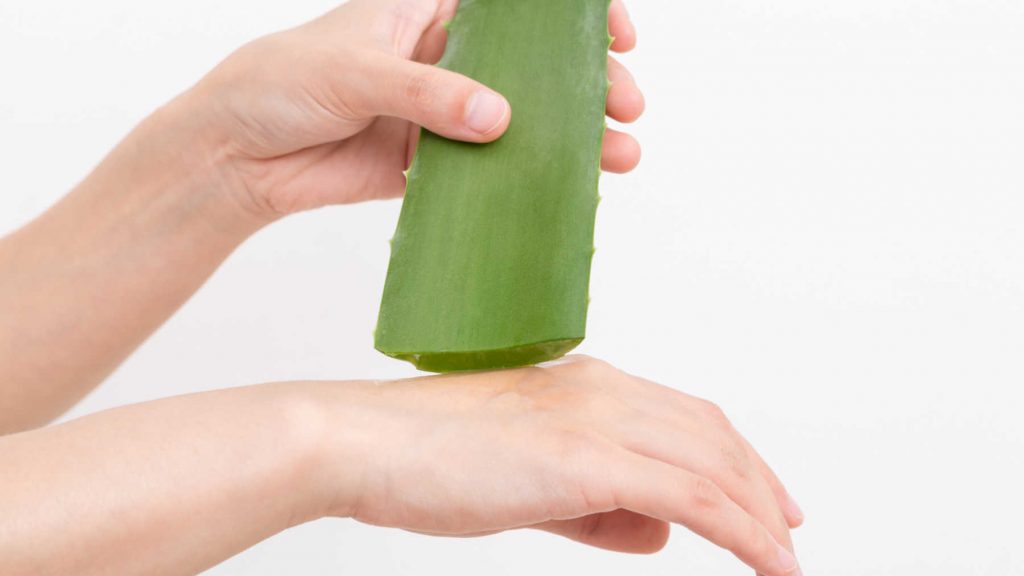 Qué es bueno aplicarse para las quemaduras 2 ¿Qué es bueno colocarse en las quemaduras?