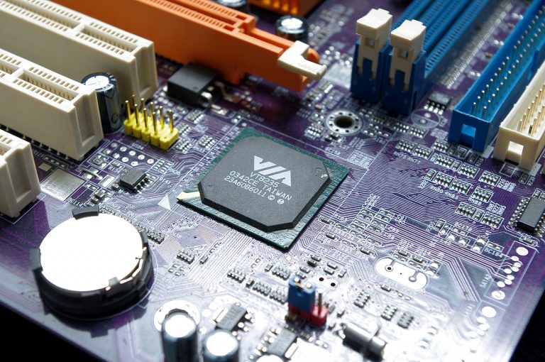 Qué es y para qué sirve la placa base del ordenador