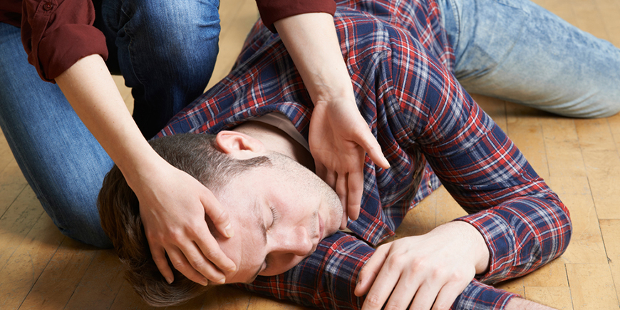 ¿En qué momento una persona con epilepsia debe consultar a un médico?