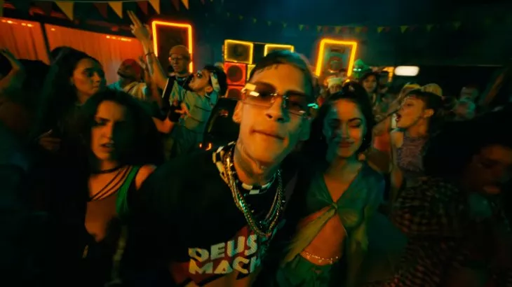 Tini en 'Bar' con L-Gante 2 TINI L Gante Bar 1