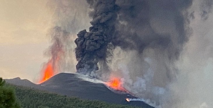 Tres notarías prestan apoyo a los afectados por el volcán de La Palma