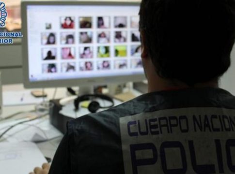 Un hombre de Oviedo reconoce que intercambiaba por Internet cientos de archivos de pornografía infantil