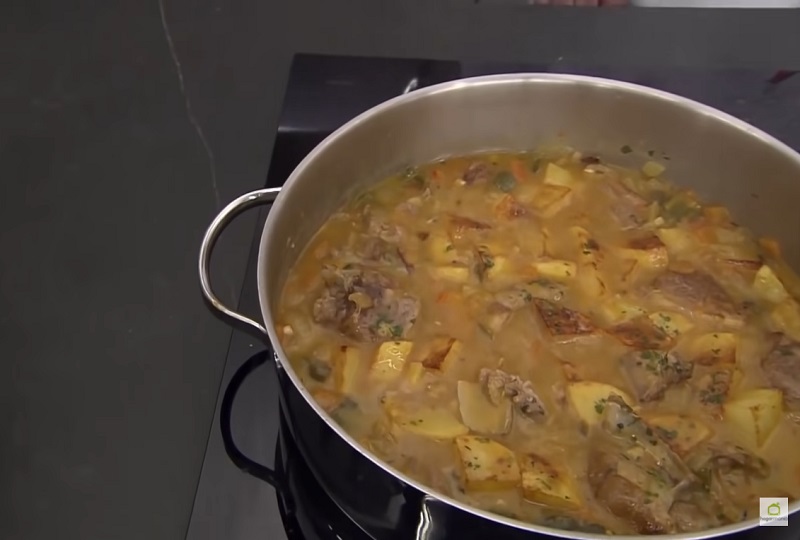 Caldereta de cordero: el guiso más tradicional para calentarte este otoño