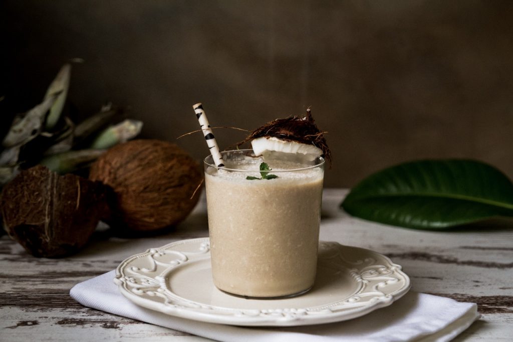 Cómo usar el aceite de coco para acabar con el pelo seco