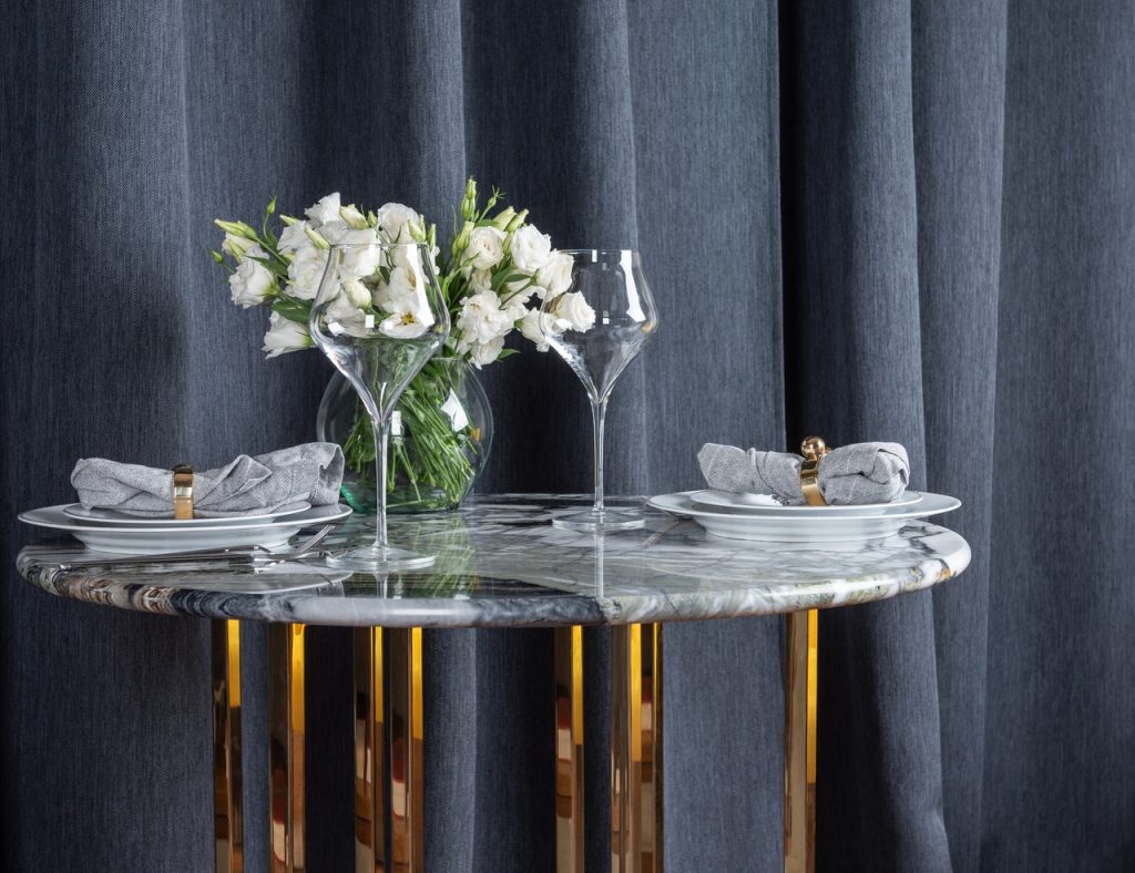 Cómo limpiar bien las copas en el lavavajillas según la OCU