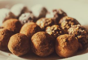 Trufas de chocolate: la receta más sencilla que pueden hacer hasta tus hijos
