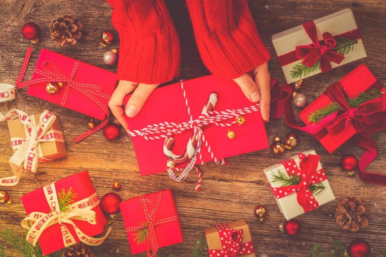 Los packs navideños de regalos de Cosmetics Tenerife incluyen belleza, salud y sonrisa