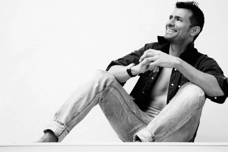 El cantante colombiano Edyn Carvajal, un gran ejemplo de amor por el medio artístico