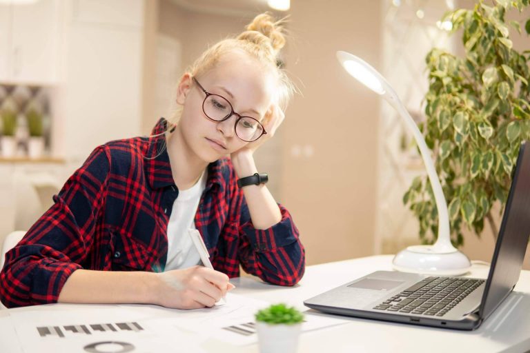 Conseguir ayuda para TFG de los profesionales de Hacer TFG