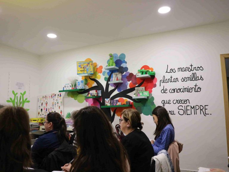 ¿Cuál es la metodología de Kadoora para aprobar una oposición de educación?