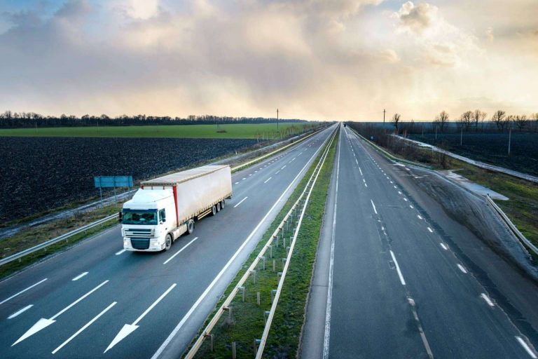 Mejorar el rendimiento de empresas de transporte y transportistas con los servicios que ofrece Gesticotrans