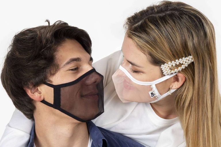 Xula ofrece mascarillas que ayudan en la comunicación con personas con minusvalía auditiva