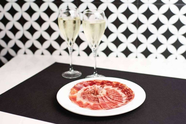 Un regalo para sorprender en Navidad es el jamón ibérico de bellota de La Abadía Ibéricos
