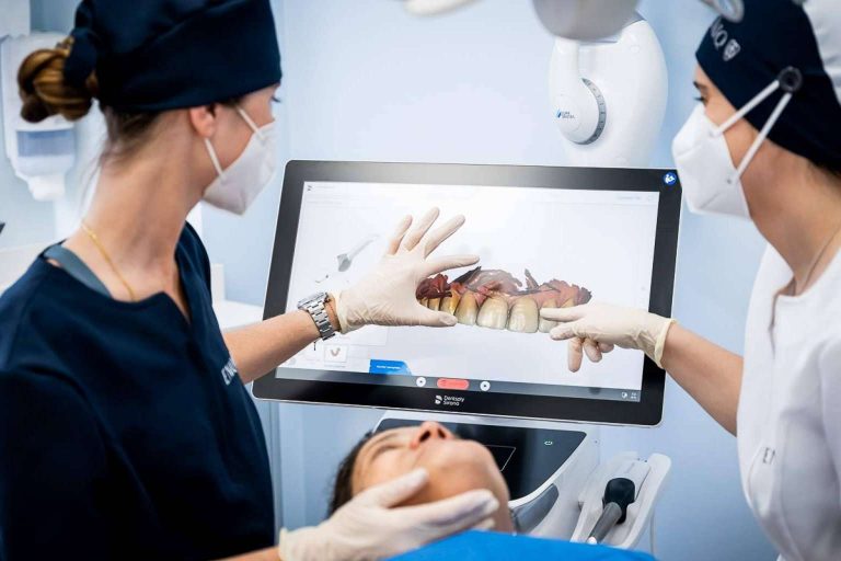 Clínica Eniq, un centro de estética dental que destaca por su gran equipo profesional y su aparatología de última generación