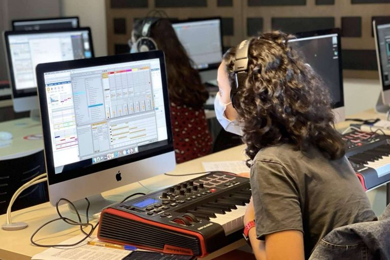 La escuela de producción musical EUMES se adapta a las nuevas necesidades del mercado